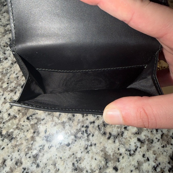 🔥Authentic Gucci Wallet with Interlocking GG Gold Hardware - Full Inclusion!🔥 - Picture 3 of 11